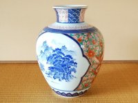 Vase Ko-imari sansui