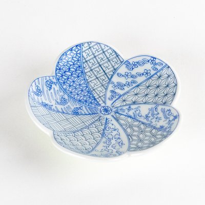 Photo1: Plum Blossom-Shaped Small Plate Nishiki Shonzui Blue (9 cm/3.5 in)