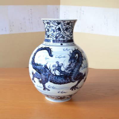 Photo2: Vase Sometsuke Ryu Dragon | The first-generation head of the Shinemon Kiln