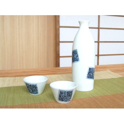 Photo2: Sake set 1 pc Tokkuri bottle and 2 pcs Cups Kakumon tako karakusa