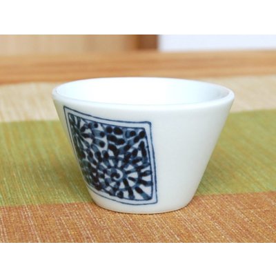 Photo4: Sake set 1 pc Tokkuri bottle and 2 pcs Cups Kakumon tako karakusa