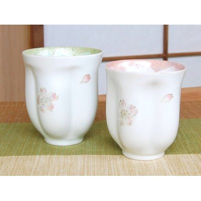 Photo2: Yunomi Tea Cup for Green Tea Mai Sakura (Green & Pink /pair)