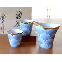 Sake set 1 pc Tokkuri pitcher and 2 pcs Cups Kinno botan Blue peony in wooden box
