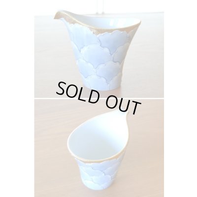 Photo3: Sake set 1 pc Tokkuri pitcher and 2 pcs Cups Kinno botan Blue peony in wooden box