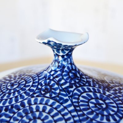 Photo7: Sometsuke Tako-Karakusa Sansui Large Vase by Kinsai Fujii