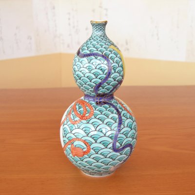 Photo4: Vase Gourd Shape Green Seigaiha (blue ocean wave pattern) and Gourd design | Fukuji Kitamura Traditional Craftsperson work