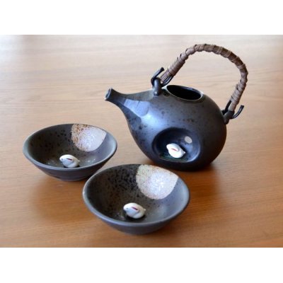 Photo2: Sake set 1 pc Tokkuri bottle and 2 pcs Cups Tsukimi usagi Moon viewing Rabbit in wooden box