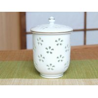 Yunomi Tea Cup with Lid for Green Tea Openwork Suisho hanazume (Large)