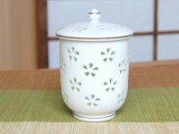 Yunomi Tea Cup with Lid for Green Tea Openwork Suisho hanazume (Large)