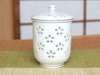 Yunomi Tea Cup with Lid for Green Tea Openwork Suisho hanazume (Small)