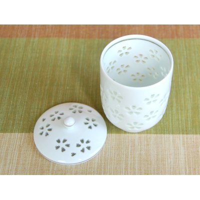 Photo2: Yunomi Tea Cup with Lid for Green Tea Openwork Suisho hanazume (Small)