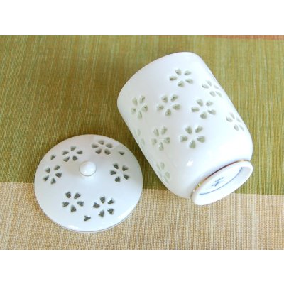Photo4: Yunomi Tea Cup with Lid for Green Tea Openwork Suisho hanazume (Small)