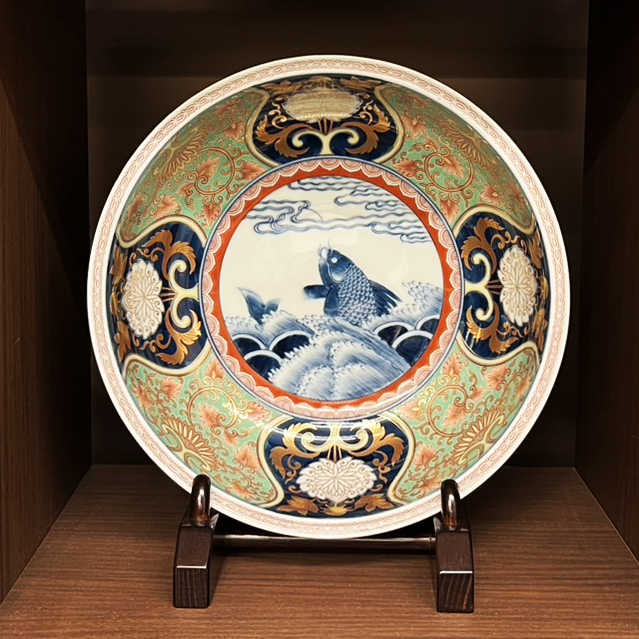 Large bowl with carp motif in overglaze enamels
