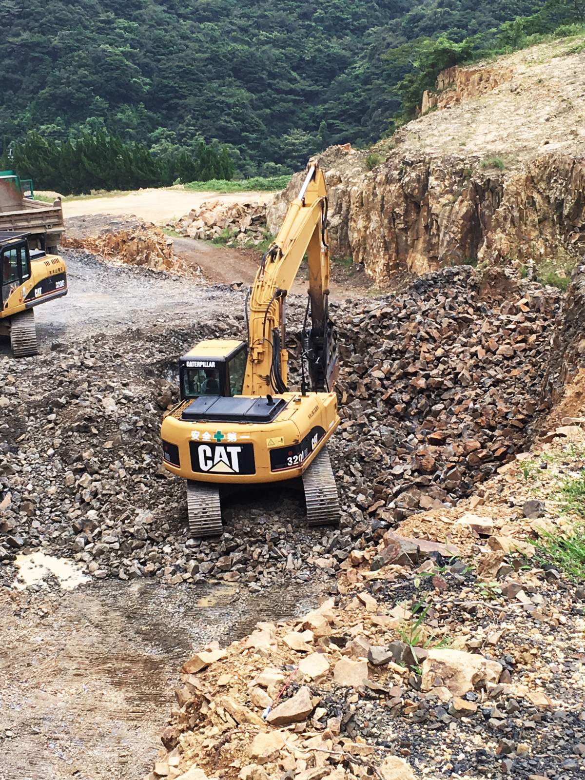 Mining porcelain stone in Amakusa