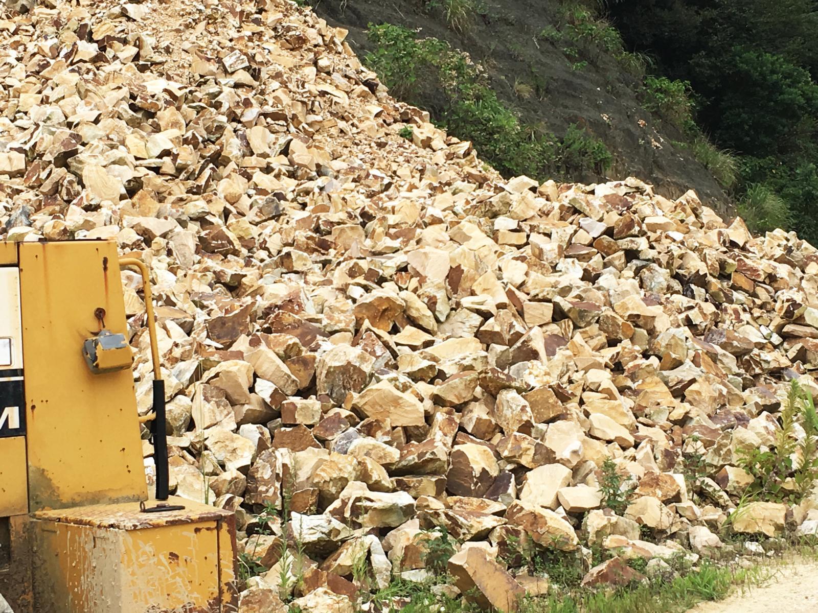Mined Amakusa porcelain stone