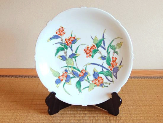 Kakiemon-style decorative plate