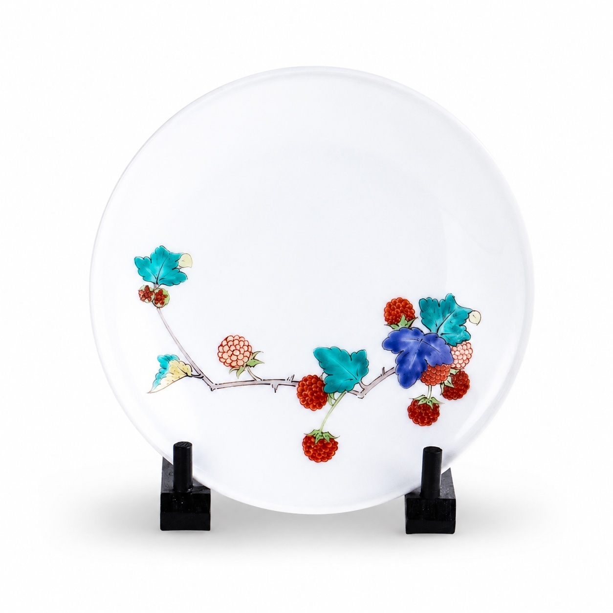 Kakiemon decorative plate with white space