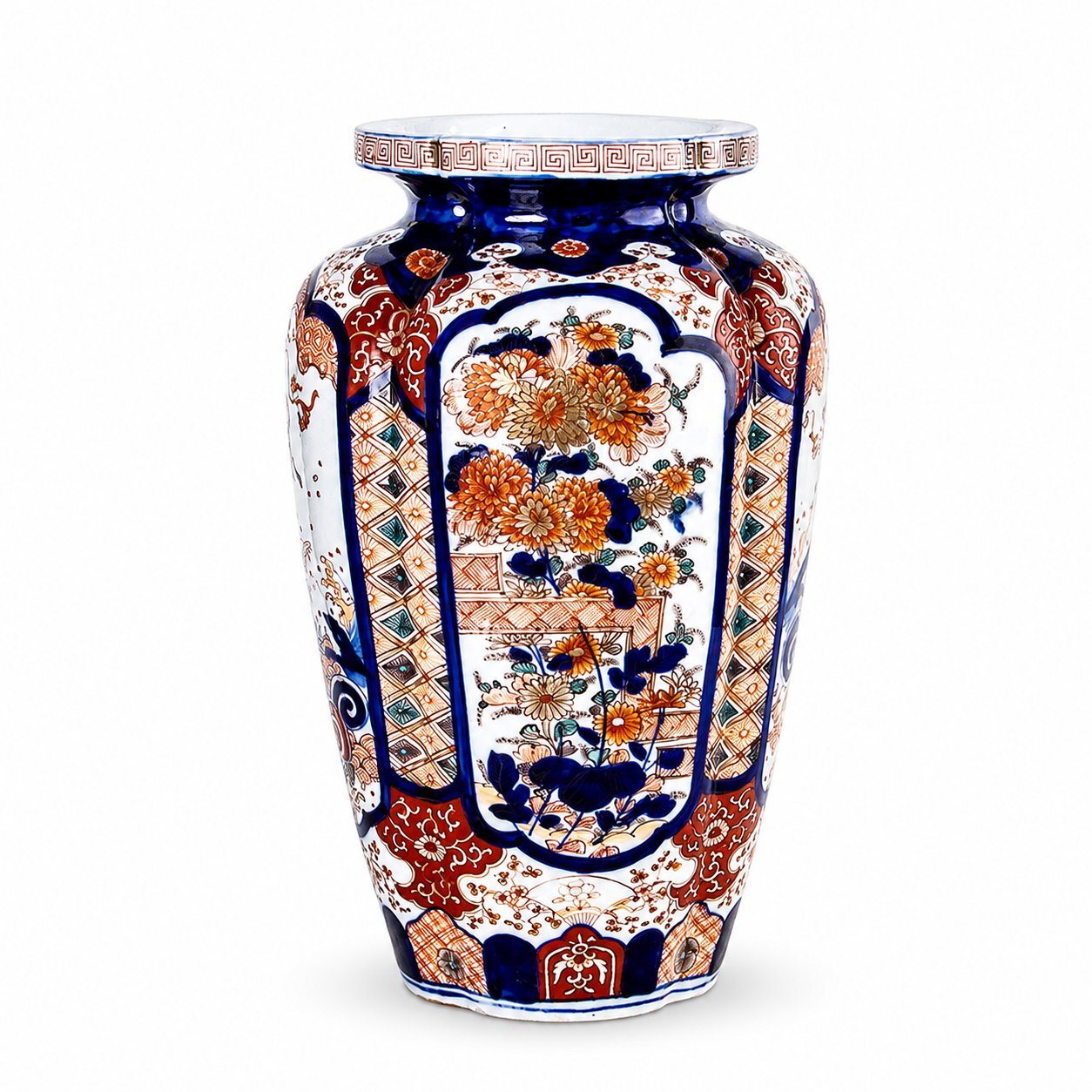 Ko-Imari Some-Nishiki vase with chrysanthemum motifs