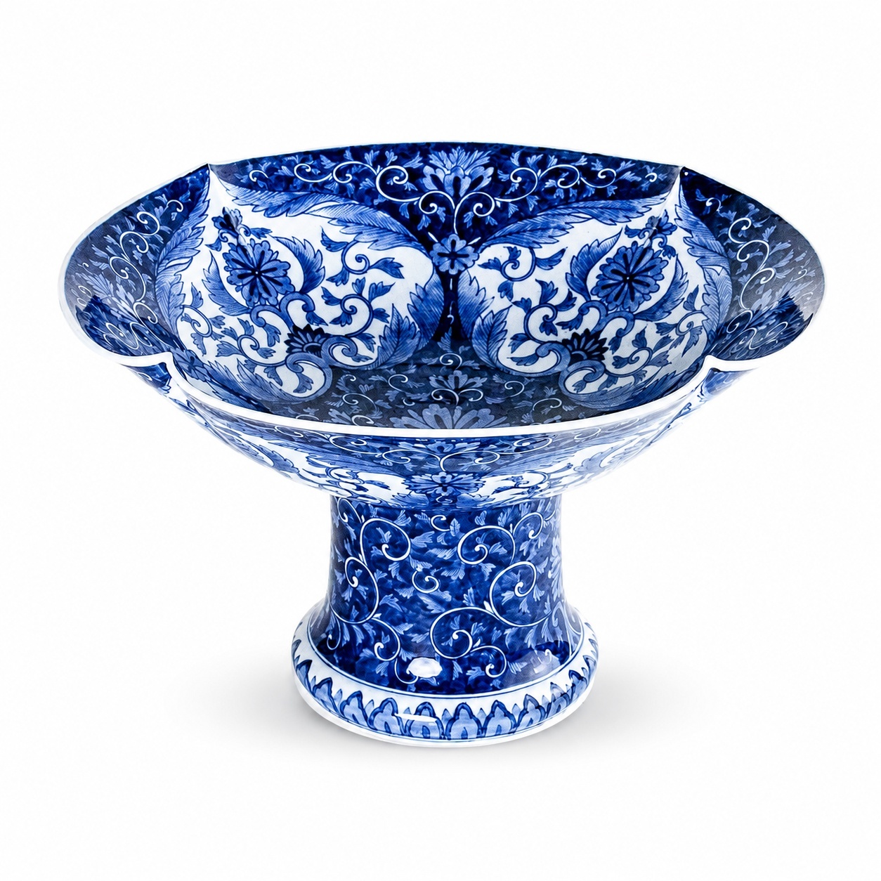 Large Ko-Imari footed bowl with blue-and-white decoration