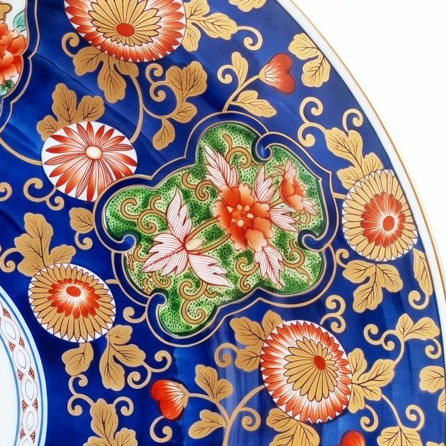 Ko-Imari style porcelain and decorative details