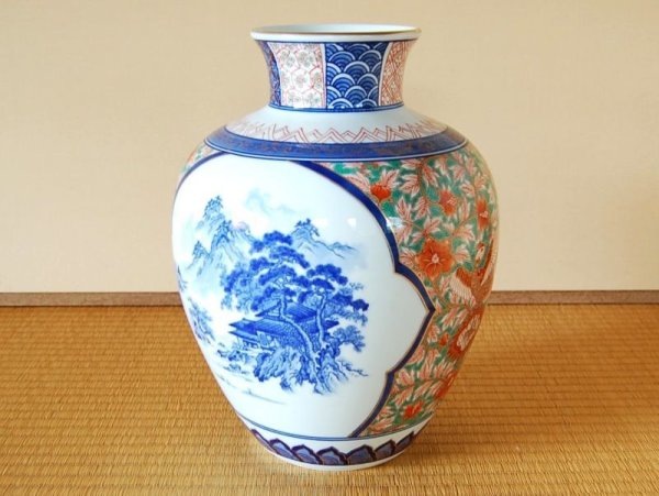 [Made in Japan] Ko-imari sansui Vase