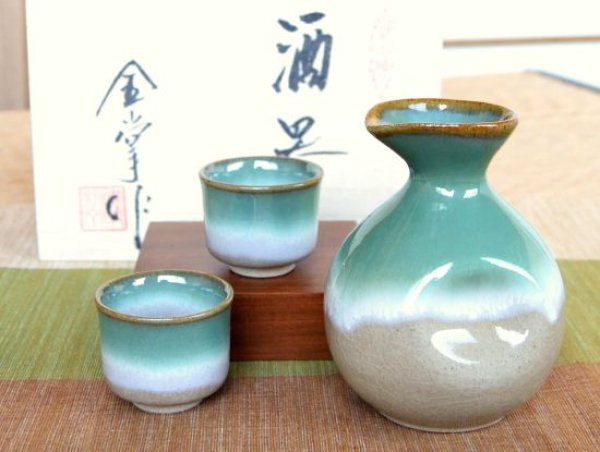 Photo1: Sake set 1 pc Tokkuri bottle and 2 pcs Cups Banshu in wooden box (1)