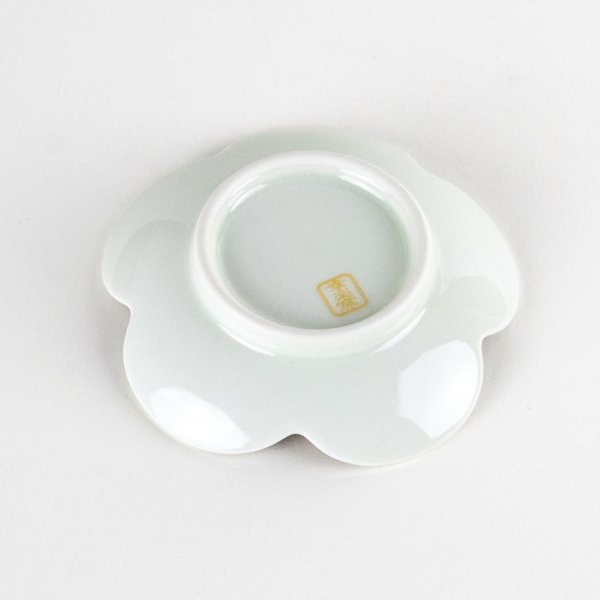 Photo4: Plum Blossom-Shaped Small Plate Nishiki Shonzui Red (9 cm/3.5 in) (4)