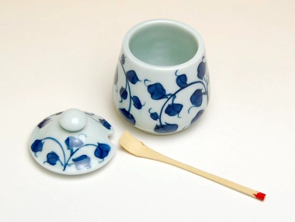 Photo2: Condiment Container with Bamboo Spoon Karakusa (2)