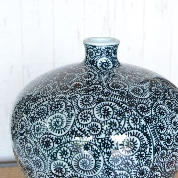 Photo3: Vase Large Tako karakusa | The first-generation head of the Shinemon Kiln (3)