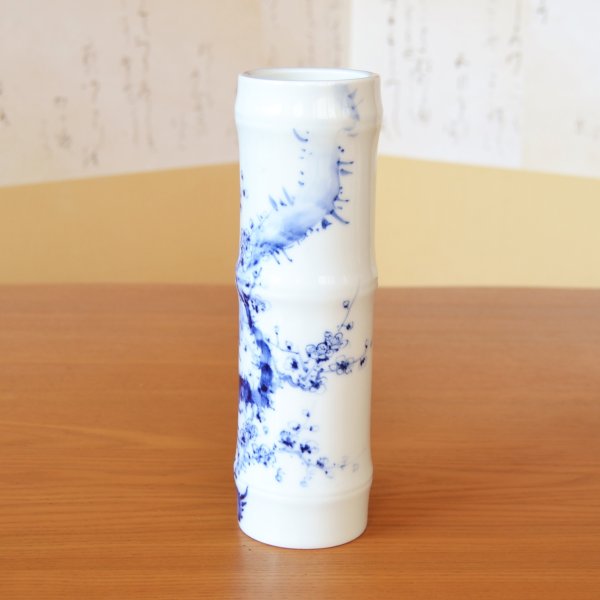 Photo3: Bamboo-Shaped Vase Sometsuke Ume Plum Blossom Painting | The first-generation head of the Shinemon Kiln (3)