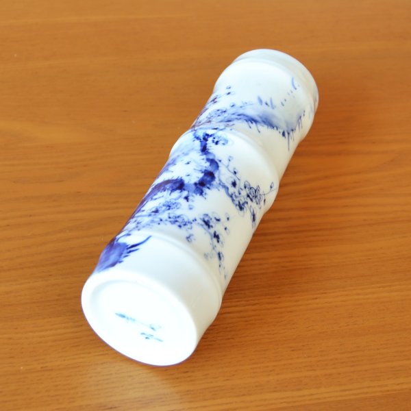 Photo6: Bamboo-Shaped Vase Sometsuke Ume Plum Blossom Painting | The first-generation head of the Shinemon Kiln (6)