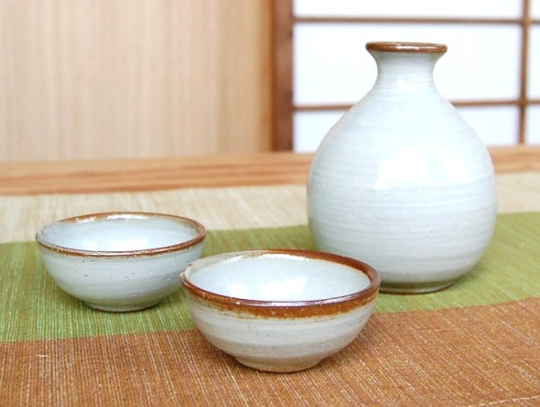 Photo2: Sake set 1 pc Tokkuri bottle and 2 pcs Cups Karatsu kohiki (2)