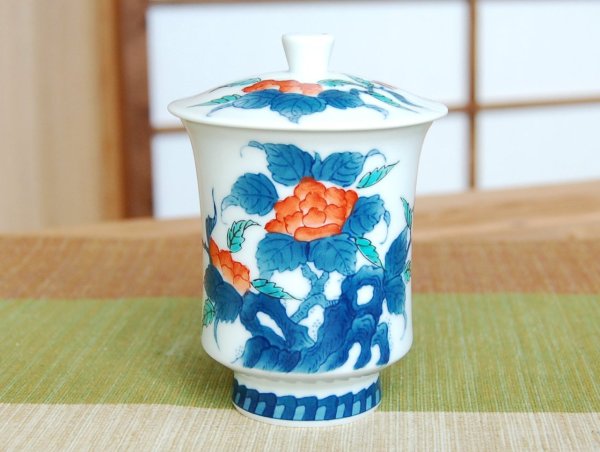 Photo2: Yunomi Tea Cup with Lid for Green Tea Iro nabeshima uchi sansui Iwa botan (Large) (2)