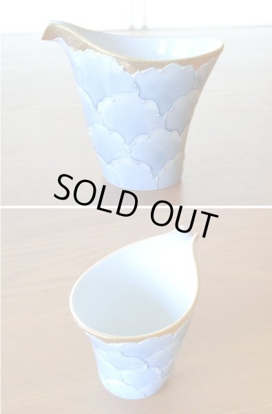 Photo3: Sake set 1 pc Tokkuri pitcher and 2 pcs Cups Kinno botan Blue peony in wooden box (3)