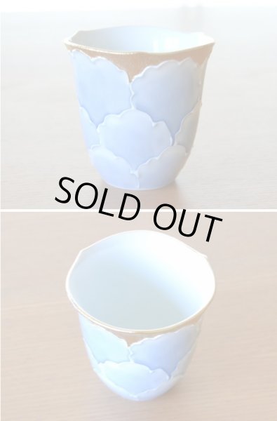 Photo4: Sake set 1 pc Tokkuri pitcher and 2 pcs Cups Kinno botan Blue peony in wooden box (4)