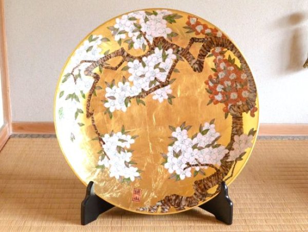 Photo1: Decorative Plate Kinpaku zakura Cherry blossoms with gold leaf (45cm/17.7in) (1)