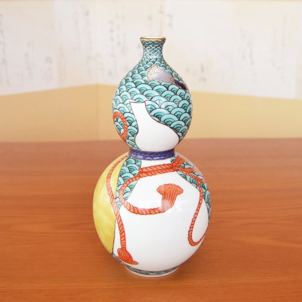 Photo2: Vase Gourd Shape Green Seigaiha (blue ocean wave pattern) and Gourd design | Fukuji Kitamura Traditional Craftsperson work (2)