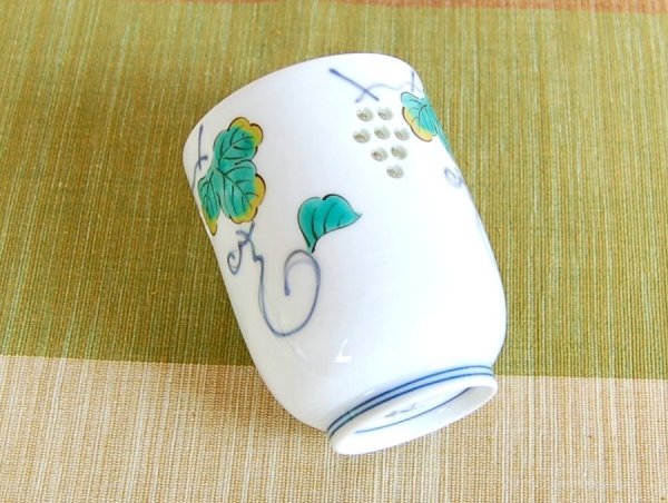 Photo3: Yunomi Tea Cup with Lid for Green Tea Openwork Suisho budou Grape (Large) (3)